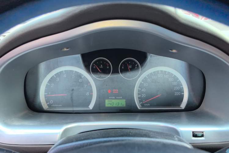 Used Huatai Santa Fe Classic 2012 2.0L Gasoline Manual Two-Wheel Drive with Sunroof
