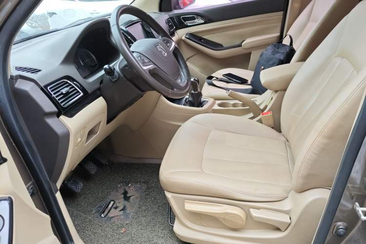 Used Baojun 730 2014 1.5L Manual Luxury Navigation ESP Version 7 Seats Left Front Seat