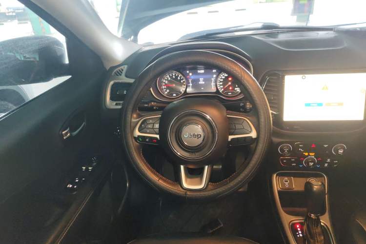 Used Jeep Compass 2017 200T Automatic Family Edition
