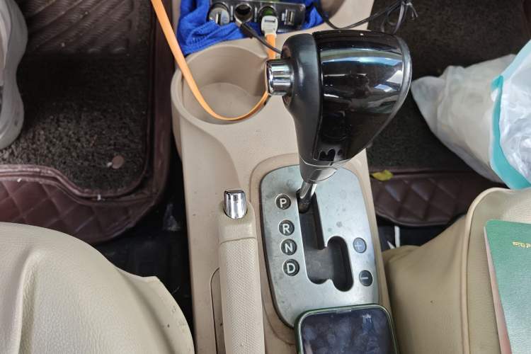 Used Kia Sportage 2012 2.0L Automatic Two-Wheel Drive GL Trim Gear Lever