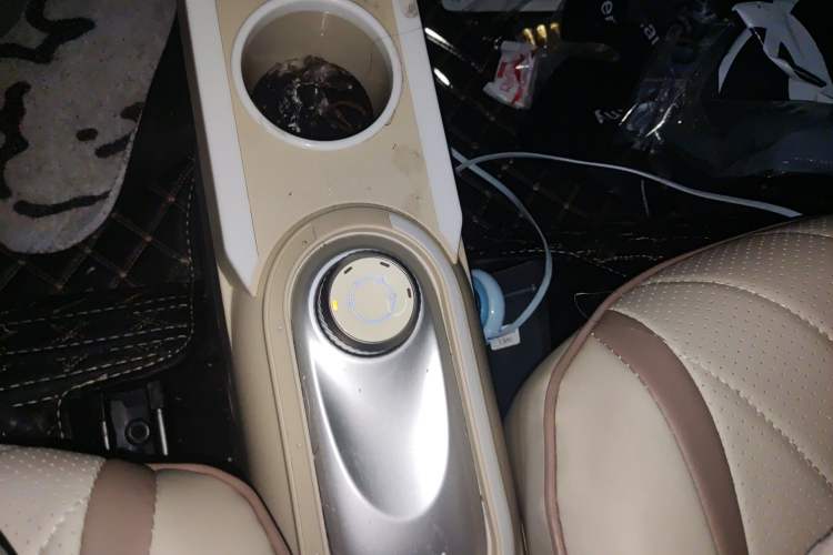 Used Wuling Hongguang MINIEV 2025 Four-Door Version Zhenxiang+ Edition Gear Lever