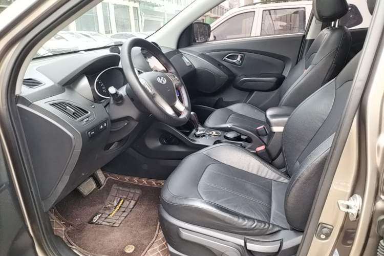 Used Hyundai ix35 2013 2.0L Automatic Two-Wheel Drive Smart GLS China IV Standard