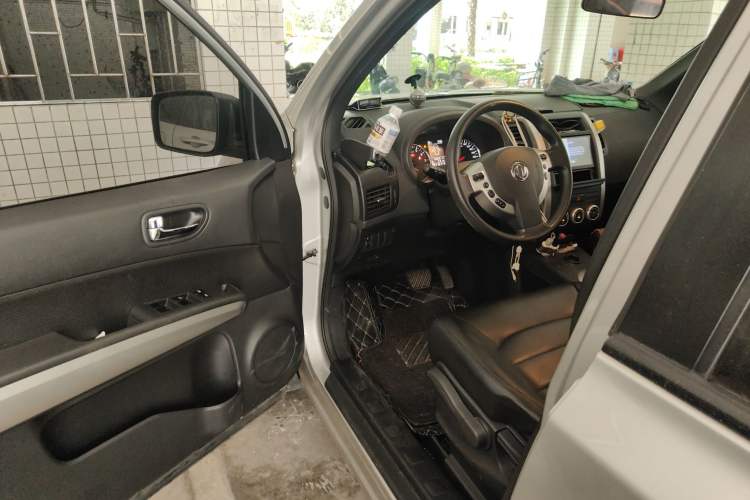 Used Dongfeng Fengdu MX6 2016 2.0L CVT Two-Wheel Drive Excellence Edition