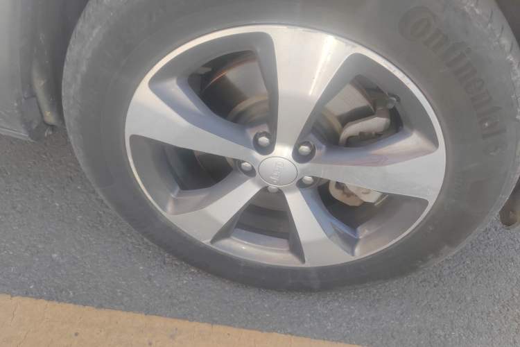 Used Jeep Cherokee 2020 2.0T Two-Wheel Drive Leading Edition Right Front Wheel Hub