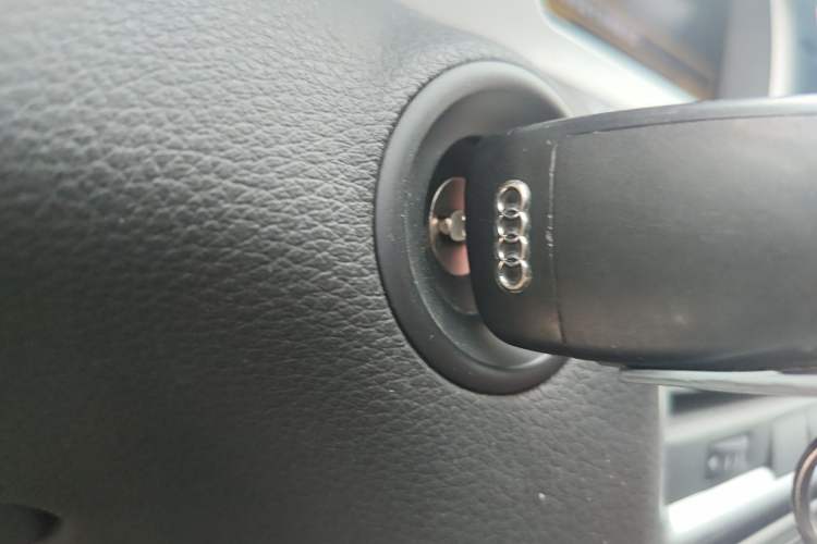 Used Audi Q7 2013 35 TFSI Comfort Model Vehicle Key