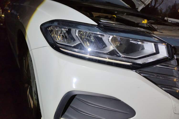 Used Volkswagen Lavida 2023 1.5L Automatic De Yi Edition Right Front Headlight