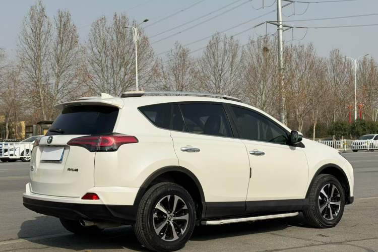 Used Toyota RAV4 2016 2.0L CVT Two-Wheel Drive Fashion Edition China V Standard