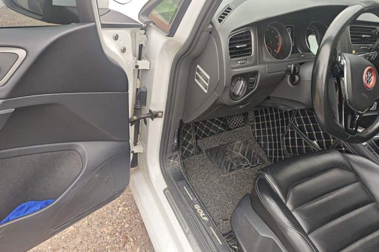 Used Volkswagen Golf 2016 230TSI Automatic Luxury Version Driver Seat