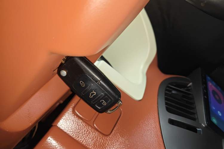 Used FORTHING Lingzhi 2013 M3 1.6L 7-Seater Comfort Model Vehicle Key