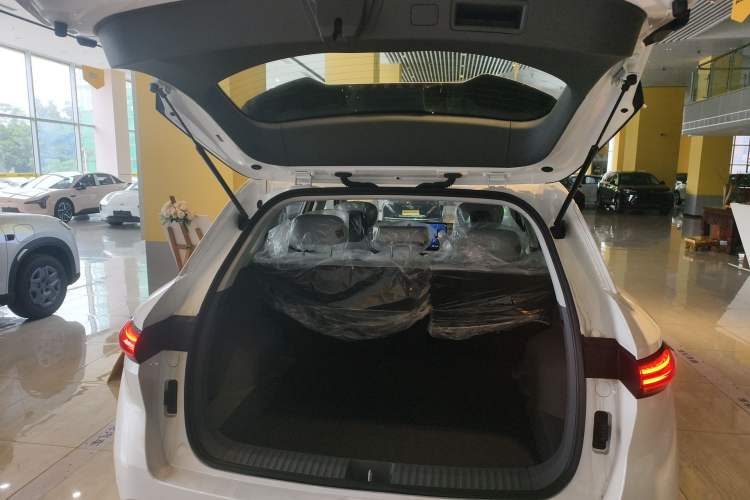 Used Bestune Yueyi 03 2025 445km Joyful Edition Trunk