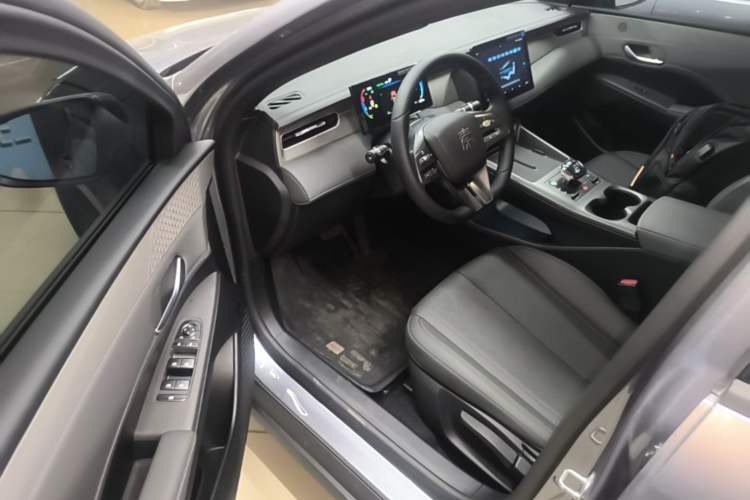 Used BYD Qin PLUS 2025 DM-i Smart Drive 55KM Leading Model
