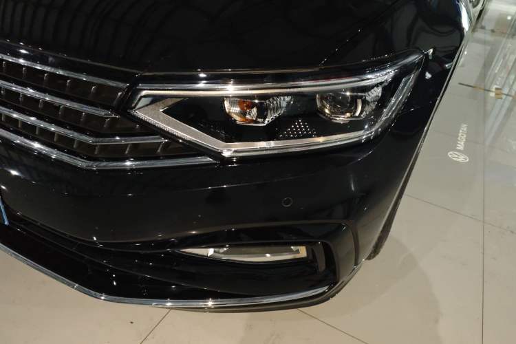 Used Volkswagen Magotan 2023 2 Million Units Commemorative Edition 330TSI DSG Luxury Version Left Front Headlight
