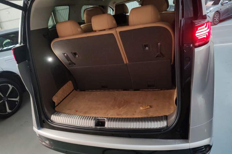 Used Denza D9 2022 DM-i 970 Four-Wheel Drive Prestige Model