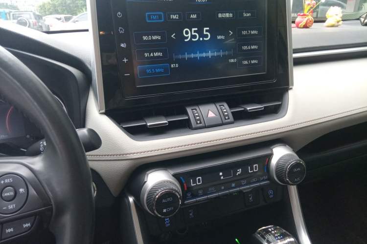 Used Toyota RAV4 2020 2.0L CVT Four-Wheel Drive Prestige Edition Audio And AC Panel