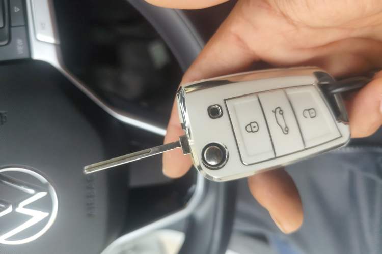 Used Volkswagen Lavida 2023 New Sharp 1.5L Automatic Excellent New Edition
