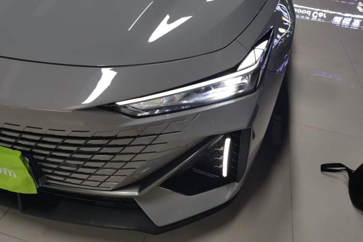 Used CHANGAN UNI-V 2022 1.5T Prestige Version
