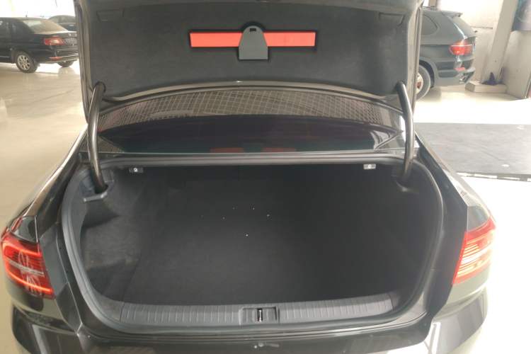 Used Volkswagen Magotan 2017 380TSI DSG Luxury Model
