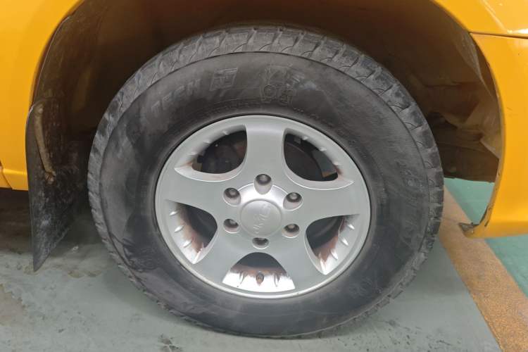 Used JMC Baodian  Right Front Wheel Hub