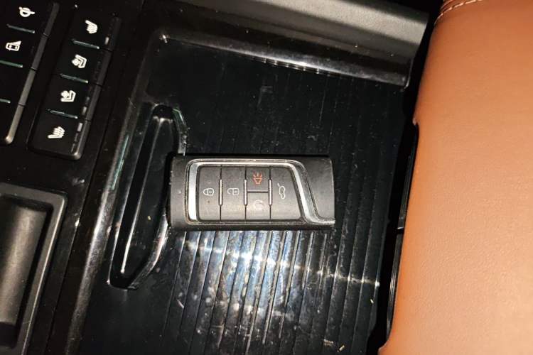 Used GAC Trumpchi GS8 2017 320T Two-Wheel Drive Luxury Smart Connectivity Version (7 Seats) Interior 1