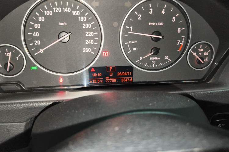 Used BMW 3 Series 2017 320Li Fashion Model Odometer Close Up