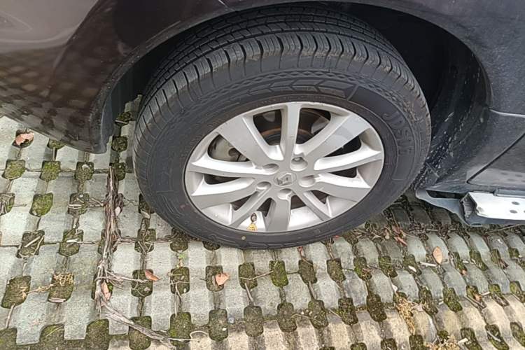 Used Renault Koleos 2015 2.0L Two-Wheel Drive Fashion Edition Left Front Wheel Hub