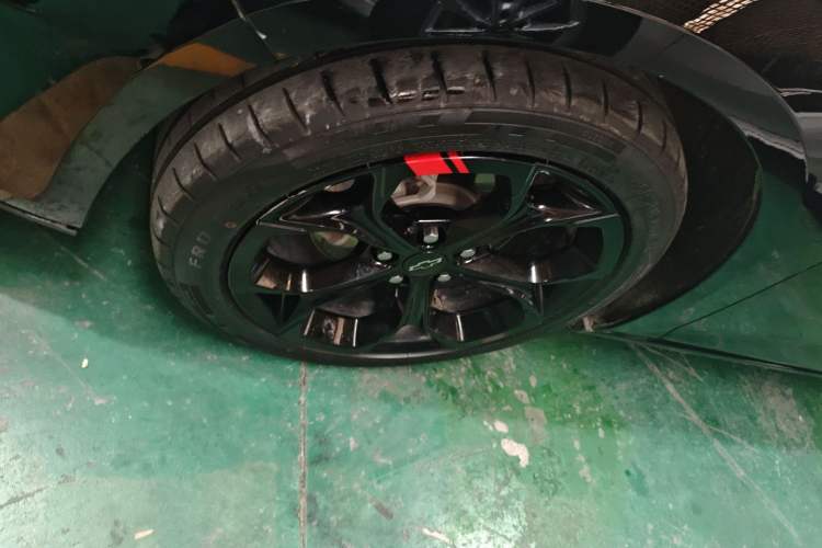 Used Chevrolet Malibu XL 2019 Redline 550T Automatic Sport Edition Left Front Wheel Hub