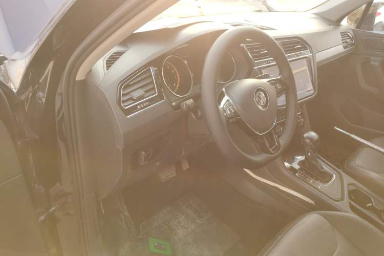 Used Volkswagen Tiguan L 2019 Updated Version 330TSI Automatic Two-Wheel Drive Panoramic Comfort Edition China VI Standard
