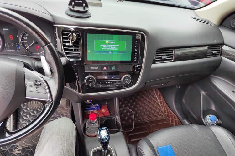 Used Mitsubishi Outlander 2016 2.4L 4x4 Luxury Edition 7-Seater
