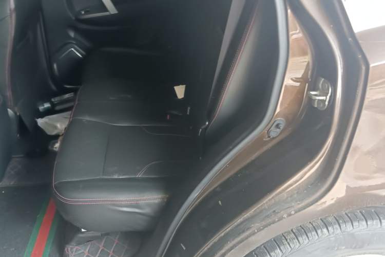 Used Geely Auto GX7 2015 Classic Edition 1.8L Manual Elite Model China V Standard Left Rear Seat