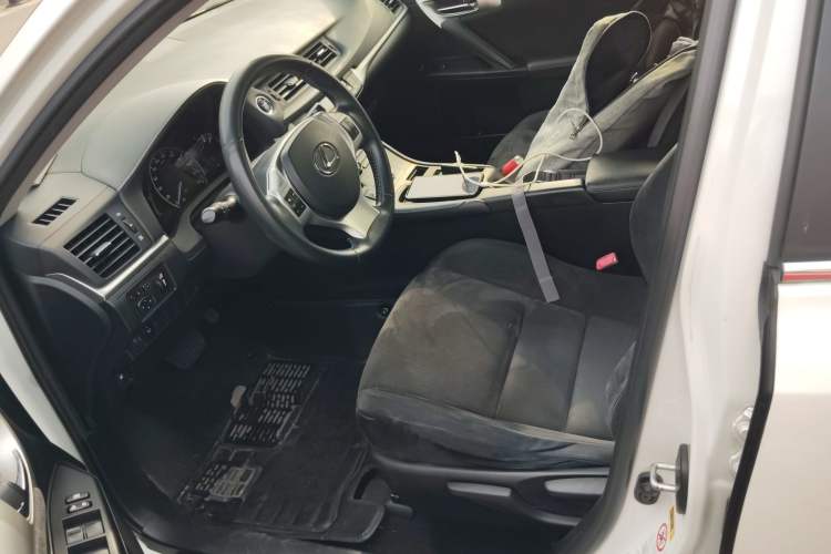 Used Lexus CT 2013 CT200h Elite Edition Left Front Seat
