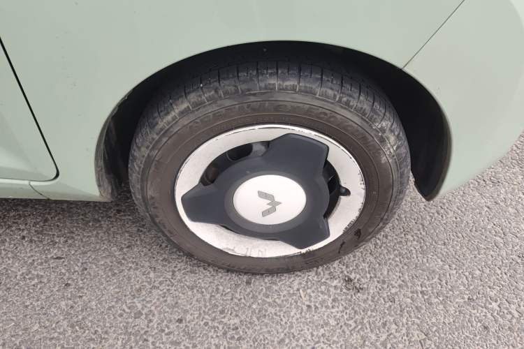 Used Wuling Hongguang MINIEV 2021 Macaron Premium Model – Lithium Iron Phosphate Right Front Wheel Hub