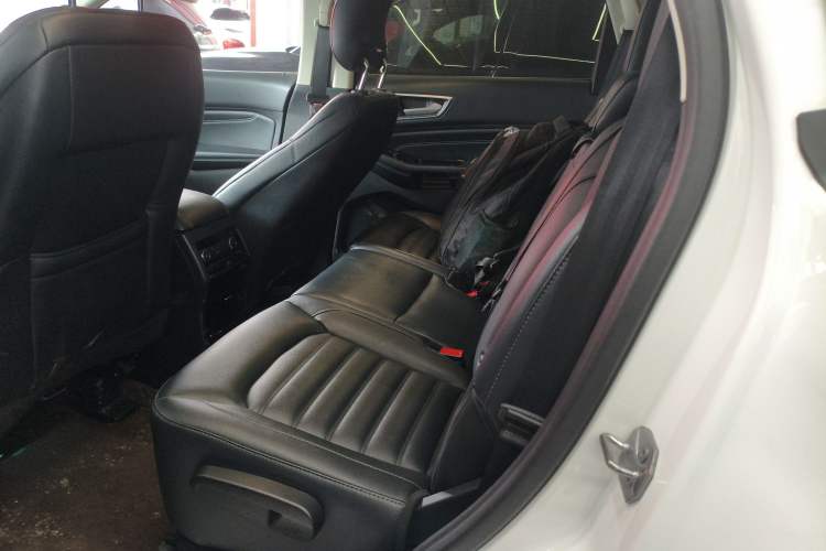 Used Ford Edge 2018 EcoBoost 245 Two-Wheel-Drive Titanium 7-Seater China VI Standard
