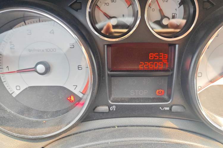 Used Peugeot 308 2014 Enjoy Edition Classic 1.6L Manual YouShang Model Odometer Close Up