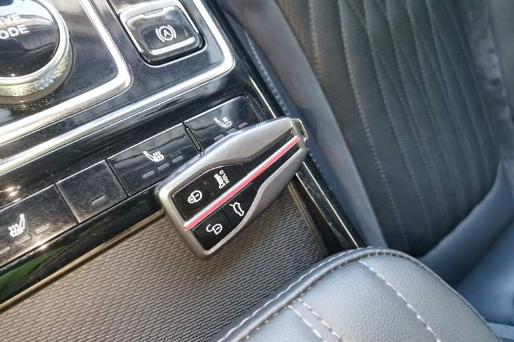 Used Hongqi HS5 2022 Facelifted Version 2.0T Smart Connect Flagship All-Wheel-Drive Edition Vehicle Key