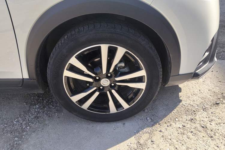 Used Nissan Kicks 2017 1.5L CVT Smart Edition Right Front Wheel Hub