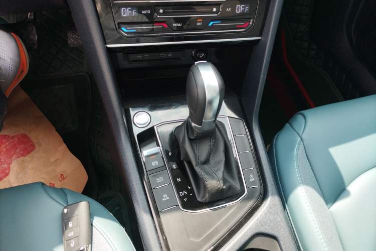 Used Volkswagen Tharu 2023 300TSI Two-Wheel-Drive Full Moon Edition Gear Lever