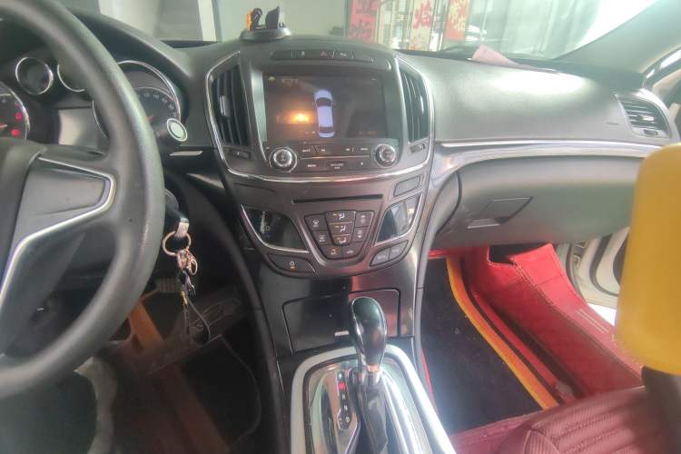 Used Buick Regal 2015 1.6T Leading Technology Model Audio And AC Panel