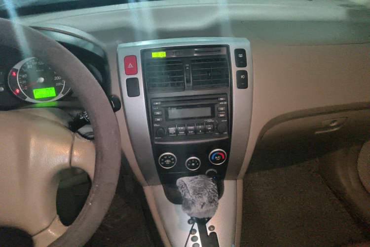 Used Hyundai Tucson 2009 2.0L Automatic Two-Wheel Drive with Sunroof