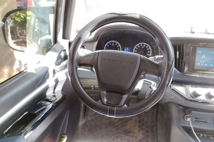 Used FORTHING Lingzhi 2023 M5L 1.6L Base Model 7 Seats
