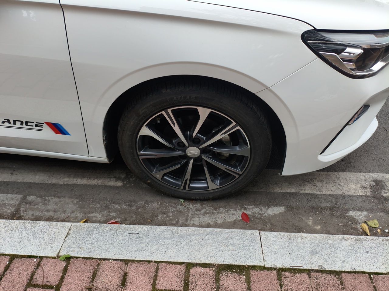 Geely Auto Emgrand 2025 4th Generation 1.5L CVT Luxury Version — снимка 8