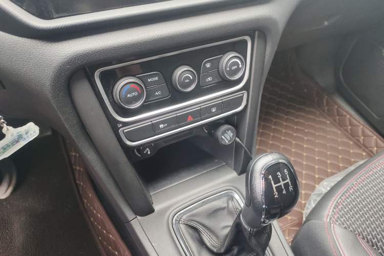 Used Chery Tiggo 3 2016 1.6L Manual ZhiShang Edition Gear Lever
