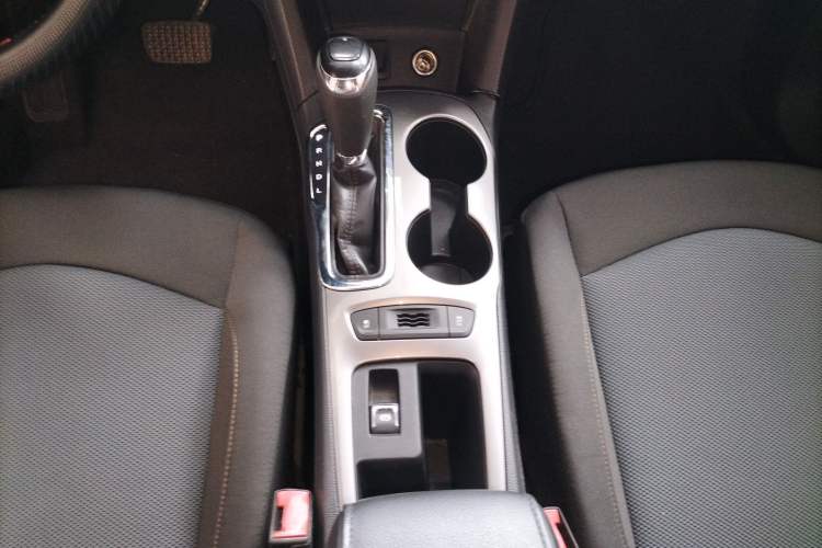 Used Chevrolet Cruze 2017 1.5L Automatic Pioneer Sunroof Edition Gear Lever