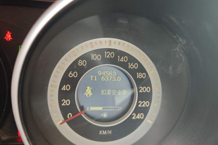 Used Bestune X80 2013 2.0L automatic comfort version Odometer Close Up