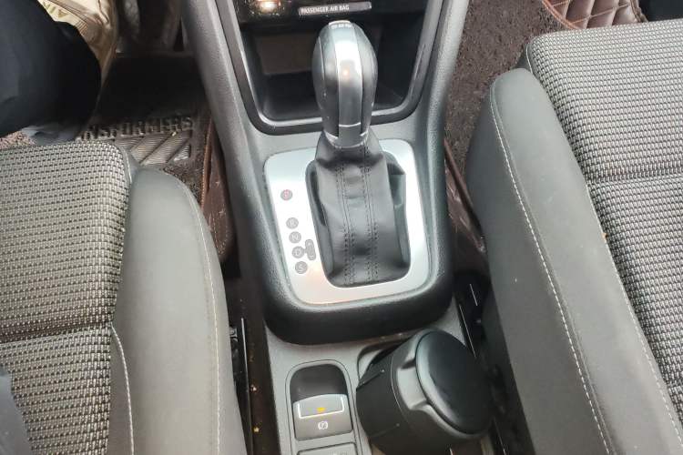 Used Volkswagen Sharan 2016 380TSI Comfort Edition 7-Seater Gear Lever