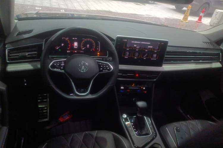 Used Volkswagen Tiguan L 2022 330TSI Automatic Two-Wheel Drive R-Line Enhanced Edition
