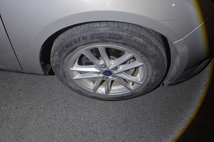 Used Ford Focus 2017 Hatchback 1.6L Manual Fashion Edition SmartDrive Version Right Front Wheel Hub