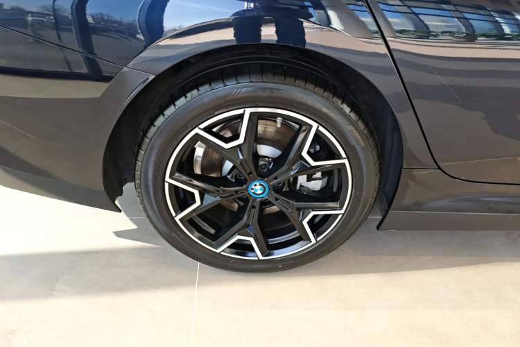 Used BMW i3 2024 eDrive 40 L Midnight Edition

