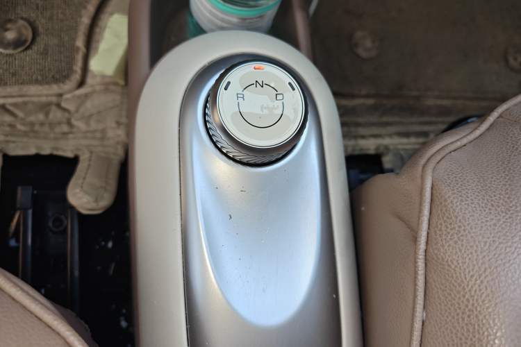Used Wuling Hongguang MINIEV 2025 Four-Door Version Advanced Edition Gear Lever