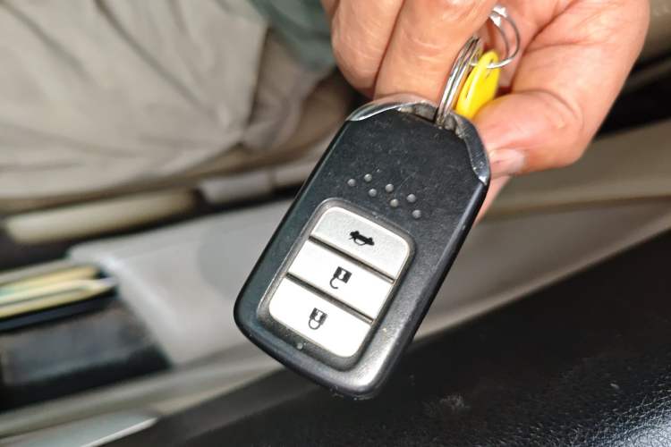 Used Honda Crider 2013 1.8L automatic luxury edition Vehicle Key