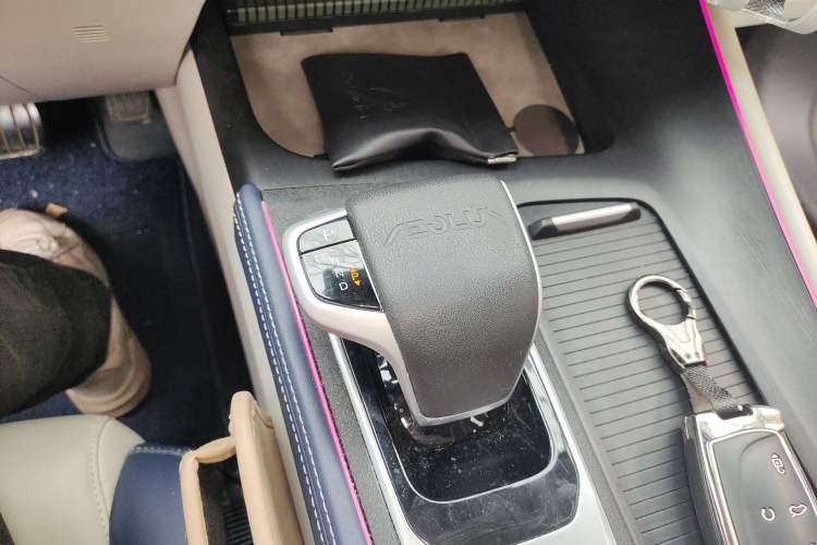 Used Dongfeng Aeolus Huge 2022 Mach Dual-Motor 1.5T MHD Dare-to-Dream Edition Gear Lever